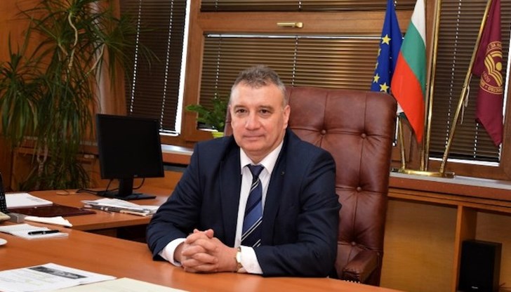 Проф. д-р Димитър Димитров отговори на медийните твърдения, че доцентът е уволнен без причина