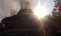 Вече 4 часа огнеборците гасят пожара в центъра на Благоевград