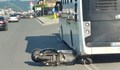 Мотор влезе под автобус след засечка от бус в София