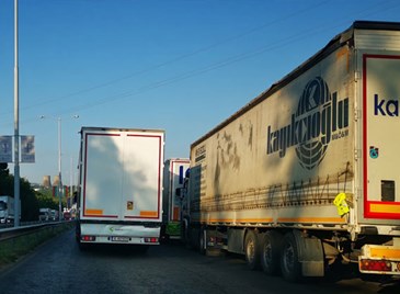 Пореден ден с тапа от камиони на булевард „България“