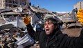 Скръбта се превръща в гняв край руините в Турция и Сирия