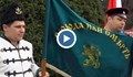 Униформи и оръжия показва дружество "Традиция" пред Паметника на Свободата в Русе