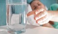 Учени: Не пийте от оставена чаша с вода до леглото си през нощта