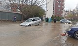 Автомобил пропадна в дупка от ВиК авария в Пловдив