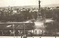 Къде се намира оградата на Градската градина, красила центъра на Русе?