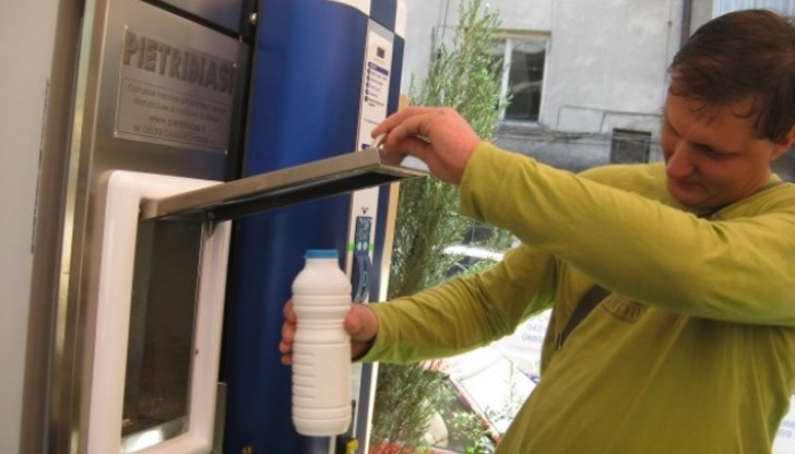 Пред мобилните млекомати в Пловдив почти целодневно има опашка - млякото струва 2 лева за литър