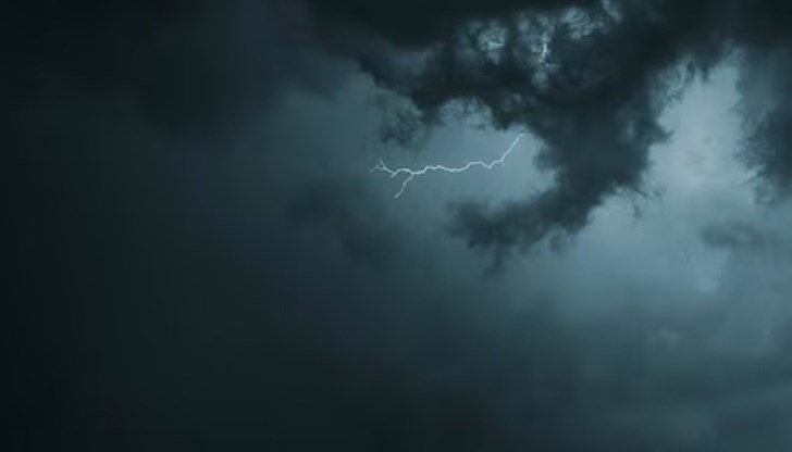 Студен атмосферен фронт ще развали времето Студен атмосферен фронт ще развали времето