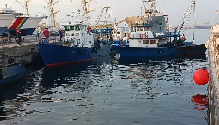Разглежда се сагата със задържаните три български риболовни кораба