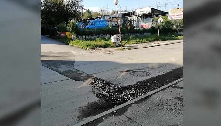 Чакахме месеци за асфалтиране след ремонтите на ВИК и след тях потоп Чакахме месеци за асфалтиране след ремонтите на ВИК и след тях потоп