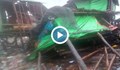 Мощен циклон удари бреговете на Бангладеш и Мианмар