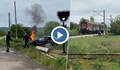 Влак удари кола на жп прелез край Лом