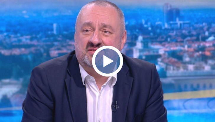 По думите му има два варианта – или го следи частна структура, или от Държавната агенция по технически операции (ДАТО) По думите му има два варианта – или го следи частна структура, или от Държавната агенция по технически операции (ДАТО)