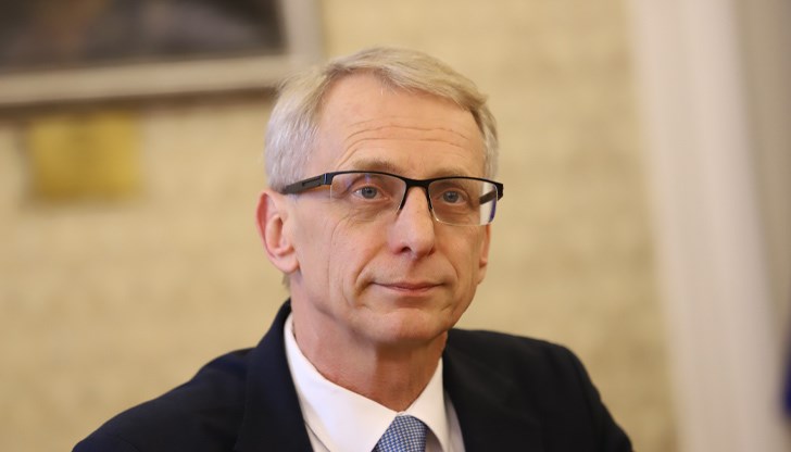 Те предлагат да се деполитизира кабинетът, ще обсъдим и този вариант, коментира той Те предлагат да се деполитизира кабинетът, ще обсъдим и този вариант, коментира той