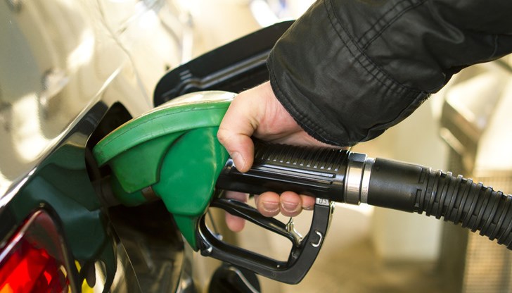 България е на първо място по евтин бензин с цена от 1,29 евро за литър, като Румъния е на второ място с цена 1,31 евро