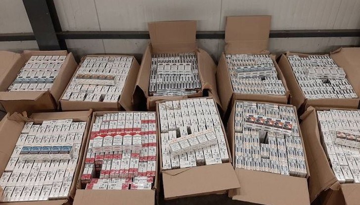 Митничари задържаха над 31 000 къса контрабандни цигари при три отделни проверки