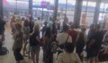 Пътници на Летище София стояха блокирани повече от 6 часа