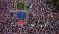 Хиляди хора протестират срещу правителството си в Прага