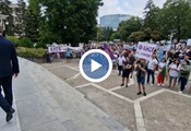 Протестиращи освиркаха заместник-министъра на икономиката и не му дадоха думата