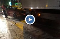 Кола влезе под камион на булевард “Христо Ботев"