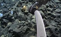 Откриха странен златен предмет на дъното на Тихия океан