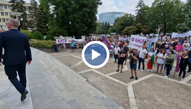 Синдикати заплашиха с протести, скандал и спешни разговори сред управляващите Синдикати заплашиха с протести, скандал и спешни разговори сред управляващите