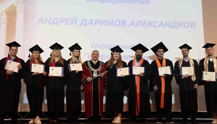 14 от абсолвентите са пълни отличници 14 от абсолвентите са пълни отличници