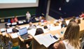 Край на намалените такси за първокурсници в университетите в Нидерландия