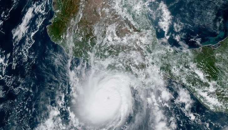 Ураганът "Отис" е от пета степен и скоростта на ветровете му достига 260 км/ч