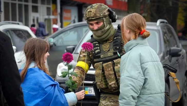 Жителите на украинския град се надяват, че един ден нормалният живот ще се завърне