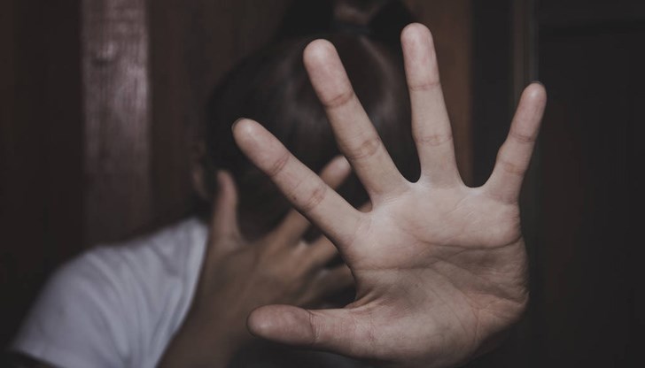 Пострадалата твърди, че е нападната от бившия си съпруг и сестрите му Пострадалата твърди, че е нападната от бившия си съпруг и сестрите му