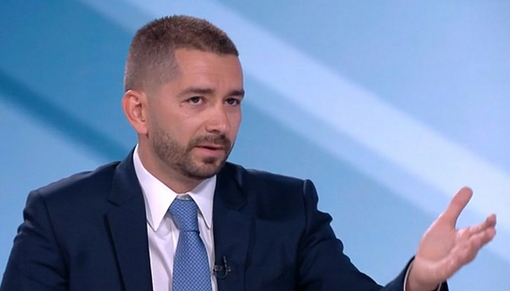 Тънката логика на това управление е да си гарантира политическо дълголетие, добави той Тънката логика на това управление е да си гарантира политическо дълголетие, добави той