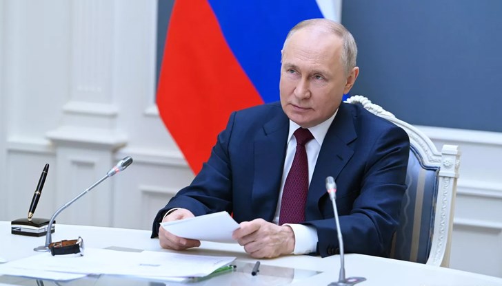 Според официалните проучвания на общественото мнение Путин остава много популярен в Русия
