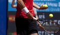 Тенисист колабира на корта в Маями