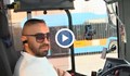 Шофьор на тролей се снима за TikTok, докато вози пътници в София