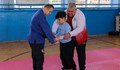 Треньор по самбо пътува от София до Русе, за да помага на деца с аутизъм