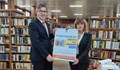 Русенската библиотека получи дарение от нидерландски книги на български език