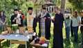 Отслужиха света литургия по случай Лазаровден в гробищния парк "Чародейка"