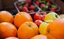 Защо не бива да ядем домати през зимата и портокали през лятото?