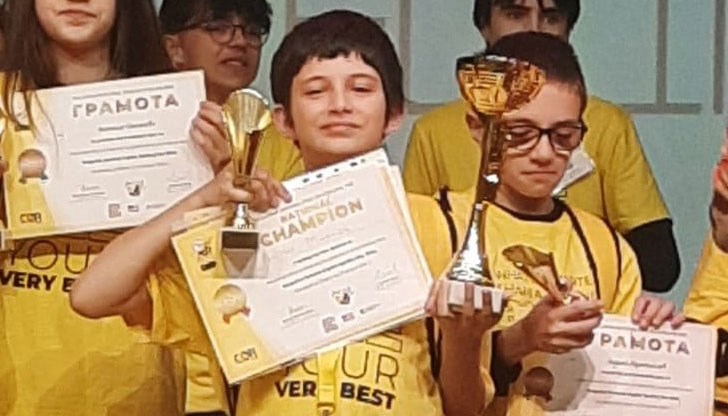 Шестокласникът Антон Марков е големият победител в състезанието по спелуване на думи на английски език