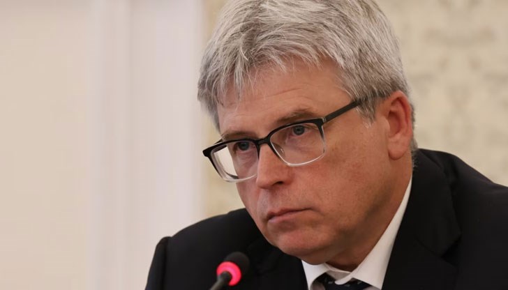Решението на Народното събрание, с което Михайлов беше свален от поста, е атакувано като противоконституционно от депутатите от ПП-ДБ