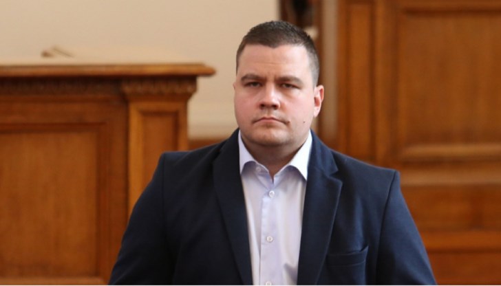Той посочи, че според официална информация на Министерство на вътрешните работи лицето Бойко Рашков се е срещал над 10 пъти с доказани контрабандисти