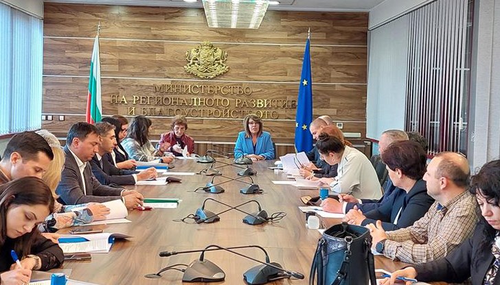 Министър Виолета Коритарова над 80 споразумения за проекти за близо 36 милиона лева