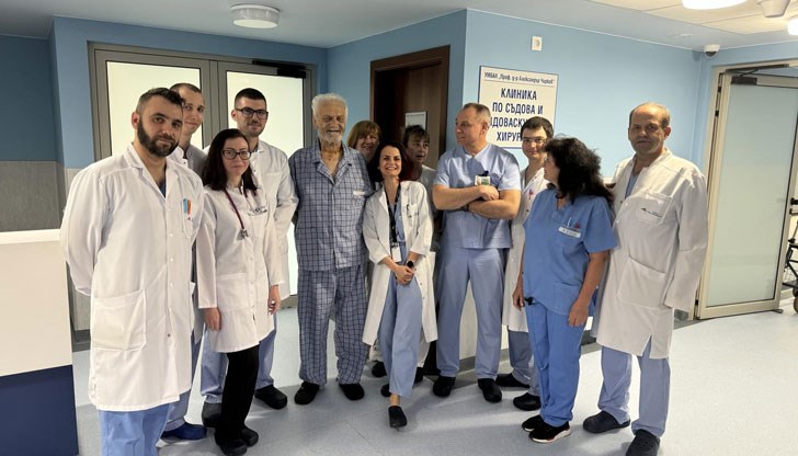 Съдовите хирурзи на УМБАЛ „Света Екатерина“ спасиха живота на пациент с няколко големи симптоматични аневризми на гръдна и коремна аорта