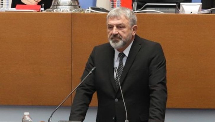 Оставката на Драгомир Драганов беше гласувана от 190 народни представители