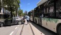 Лек автомобил и автобус катастрофираха в София