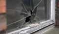 Жена е счупила прозорци на къща във Ветово