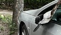 Забиха лопата в огледалото на автомобил в София