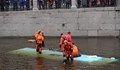 Автобус падна в река в Санкт Петербург