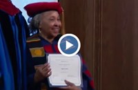Жена завърши университет на 83 години