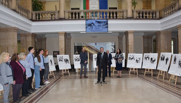 Експозицията показва българските олимпийци по природни науки и техните ръководители